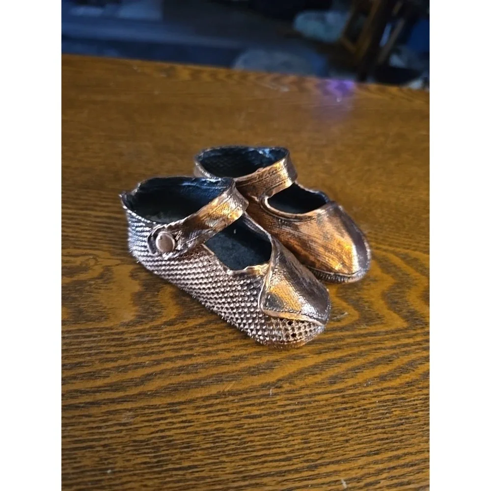 BEAUTIFULL Vintage Set‎ Bronze Baby Shoes  Brass  Baby SHOE DECORATIVE PIECE